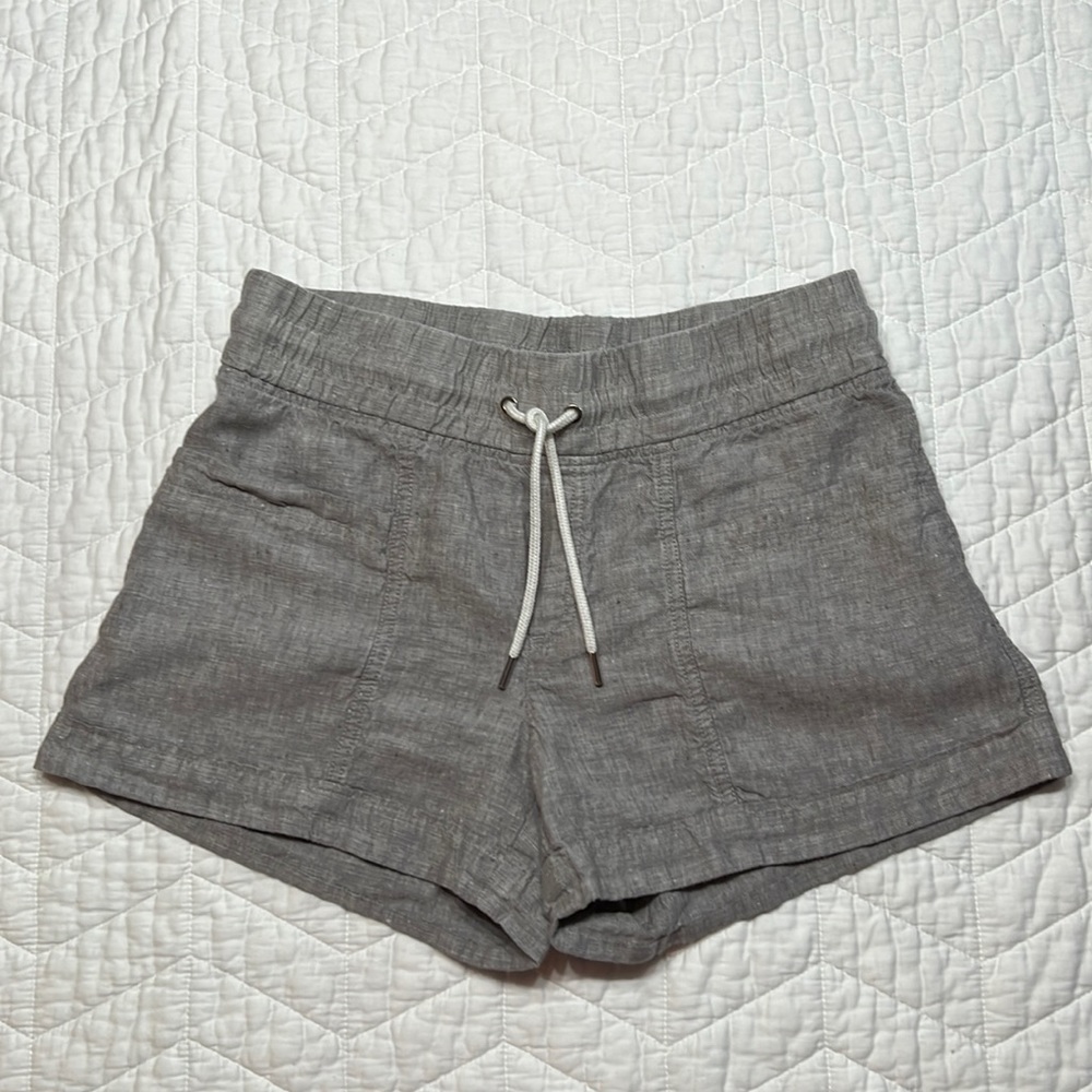 Athleta Cabo Linen 4” short, grey, size 8
